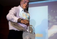 Chilenos fabrican bolsas plásticas solubles en agua que no contaminan