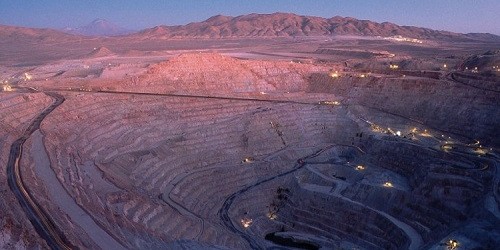 Minera Escondida entrega a trabajadores primera oferta con bono de $13,5 millones