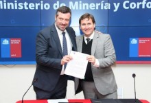 Corfo y Ministerio de Minería firman acuerdo para explotación sustentable de los salares