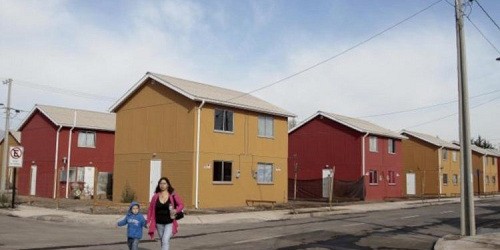 Retraso de 5 años en construcción de viviendas tiene sin «casa propia» a vecinos de Concón