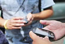 Mayor operadora móvil coreana mira opciones para invertir en Chile y se reúne con Subtel