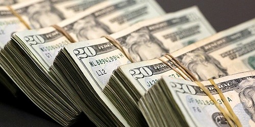 Dólar se dispara esta mañana y opera con alza de más de $6 en Chile