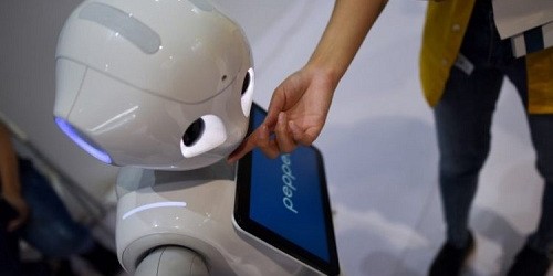 China presenta a robots médicos, profesores o guerreros