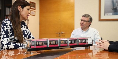 Alcaldesa Karen Rojo se reúne con Lavín con miras a concretar proyecto de tren urbano