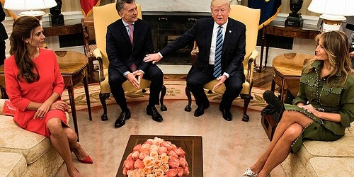 Trump destaca el «excelente trabajo» de Macri y le expresa su «firme apoyo» ante la crisis argentina