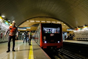 Entró en operación el primer tren de Metro armado en Chile que funcionará en las Líneas 2 y 5