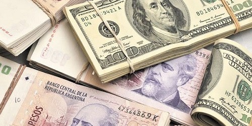 Pese a US$ 1.390 millones en inyección monetaria, peso argentino sigue en caída libre