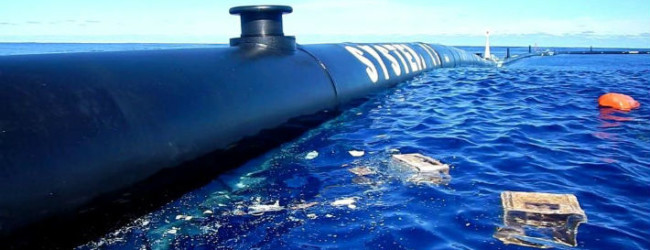 Los primeros trozos de plástico comienzan a caer en la «trampa acuática» de The Ocean Cleanup