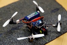 Expertos desarrollan un pequeño dron capaz de mover cargas pesadas y abrir puertas
