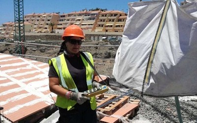 Las mujeres empiezan a pisar fuerte en el sector de la construcción: su presencia crece un 10% en un año