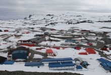 Día de la Antártica chilena: Los últimos vaivenes de la presencia nacional en el continente blanco