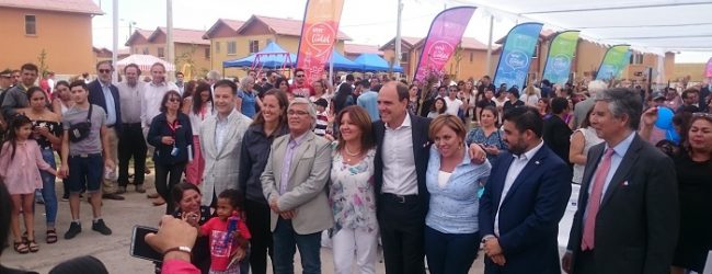 Más de 280 familias de San Bernardo recibieron las llaves de sus casas con integración social