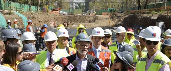Ministro Fontaine inspecciona trabajos de construcción de Autopista Américo Vespucio Oriente I