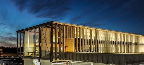 Nuevas tendencias en construcción: CMPC inaugura edificio sustentable construido con madera local