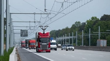 Autopista ‘eléctrica’ alemana recarga camiones mientras circulan por principales vías