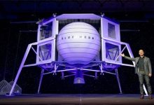 Jeff Bezos deslumbra con una cápsula lunar y muestra su plan para viajar al satélite natural