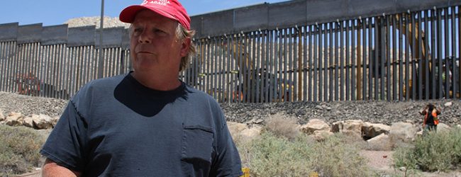 Seguidores de Trump levantan un «muro privado» en la frontera con México: «Esta es mi casa, no la de ellos»