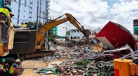 Derrumbe de edificio deja al menos tres muertos y decenas de desaparecidos en Camboya