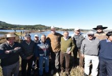 Ministro de Minería entrega maquinaria y herramientas a salineros de la Región de O’Higgins