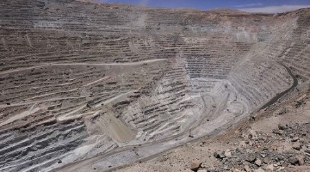 Académico UC, Gustavo Lagos: «Precio del cobre sólo va a subir cuando se resuelva la guerra comercial»