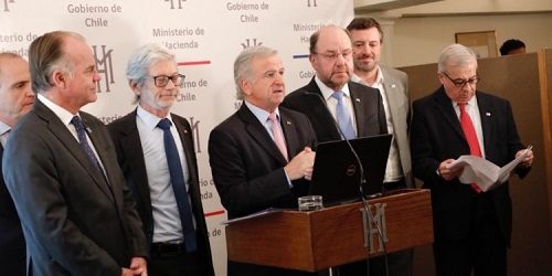 Ministerio de Hacienda presenta nuevas medidas para acelerar la economía por casi US$600 millones