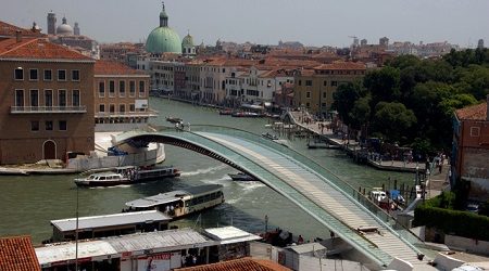 Italia condena a importante arquitecto español por «macroscópica negligencia» en diseño y costos de puente de Venecia