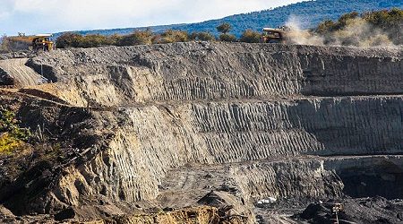 Gobierno acuerda plan de capacitación e intermediación laboral con operarios de Mina Invierno tras fallo de Tribunal Ambiental