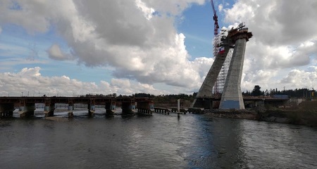 Temuco: Piñera visita obras del Tercer Puente y dice que inauguración será antes del eclipse de 2020