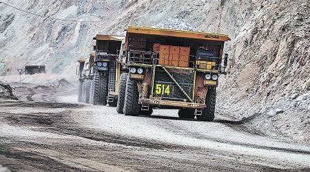 Codelco vende el 37% de GNLM, uno de sus últimos activos energéticos