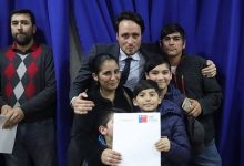 Familias de Puerto Montt recibieron subsidios para casas nuevas o construcción