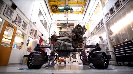 Así se ve el Rover Mars 2020 de la NASA que por primera vez está sobre sus seis ruedas