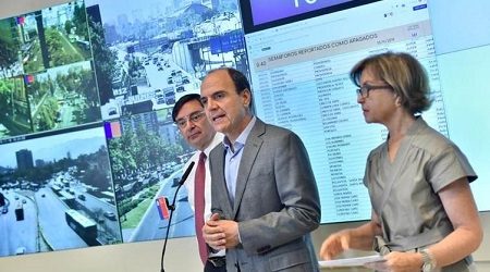 Plan del Minvu para recuperación de espacios públicos incluirá semáforos en 118 puntos de Santiago