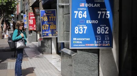 Dólar supera máximo histórico y llega a $ 760 a la espera de “señales” del Banco Central