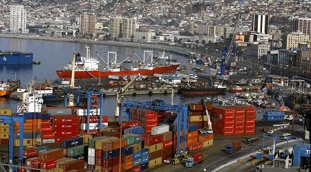 Economía chilena tiene un nuevo déficit comercial en octubre y exportaciones sufren dura caída