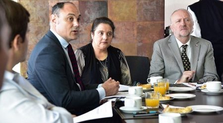 Ministro se reúne con Comisión del Mercado Financiero y aseguradoras para establecer póliza de garantía en cierre de faenas