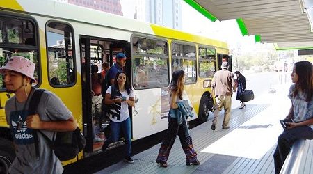 Gobierno ingresa decreto a Contraloría para dejar sin efecto nueva alza de $ 10 al transporte público