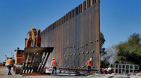 EE.UU. asegura que ya construyó 160 kilómetros del muro fronterizo con México