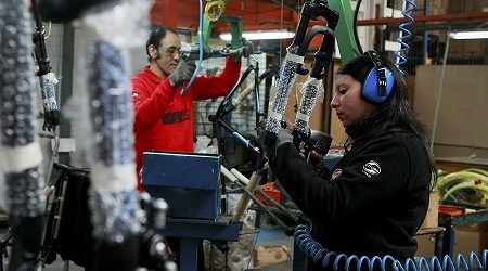 Desempleo se ubica sobre las expectativas del mercado y trepa a su nivel más alto en casi dos años