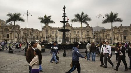 Perú suspende las cotizaciones de los trabajadores a las AFP