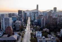 Chile en recesión: Banco Central anticipa caída del PIB de hasta 2,5% este año y baja la inversión de 8,2%