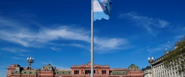Argentina entra en default por novena vez en su historia tras decidir incumplir compromiso de deuda