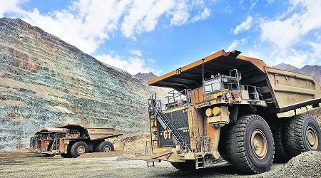 Sonami prevé que superávit global de cobre llegará a 200 mil toneladas este año