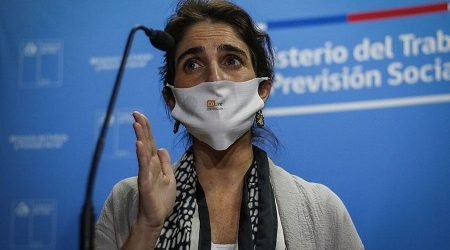 Ministra Zaldívar anticipa que la tasa de desempleo llegó a los dos dígitos y que ya hay más de un millón de chilenos desocupados