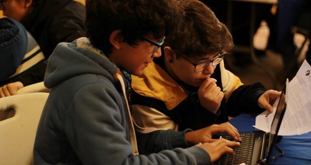 Fundación Mustakis ofrece mil becas para aprender a programar: pueden postular desde los 6 años