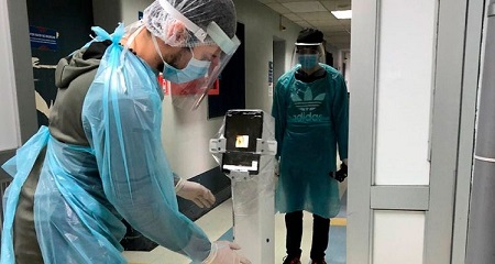 Pudú, el robot de la U. de Chile que promueve la teleasistencia en pacientes aislados por covid-19