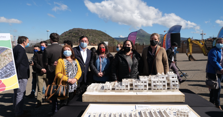 Traspasan terreno para construir 380 viviendas del proyecto Juan Pablo II en Lo Barnechea