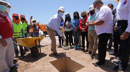 Ministro Felipe Ward coloca primera piedra de megaproyecto habitacional en Alto Hospicio que beneficiará a más de 300 familias