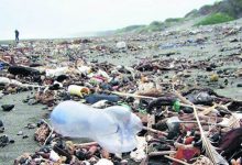 Evitar contaminación en playas con el reciclaje de plástico: El proceso para convertir los desechos en artículos que duran para siempre