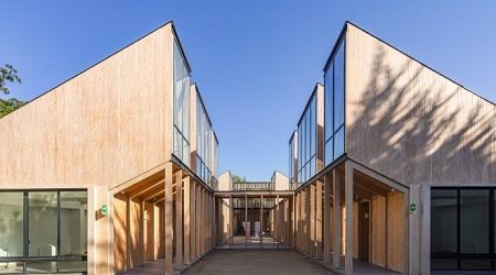 EL JARDÍN INFANTIL BAMBÚ ESTÁ CONSTRUIDO CASI EN SU TOTALIDAD CON MADERA