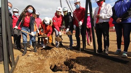 Primera piedra y entrega de viviendas marcan la primera jornada del Ministro Felipe Ward en Los Ríos